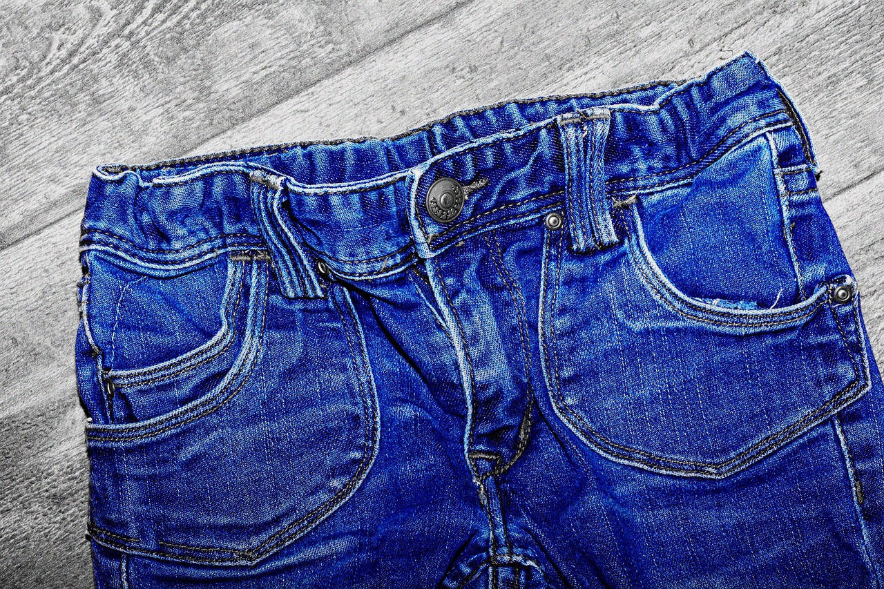 Des jeans Diesel, Levis, Kaporal, d’un beau bleu….